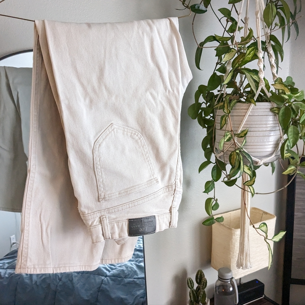 VINTAGE white Lee mom jeans high waisted